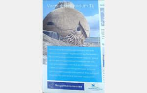 Observatoire des Oiseaux en forme de nid. Réserve ornithologique à 15 minutes de la marina.