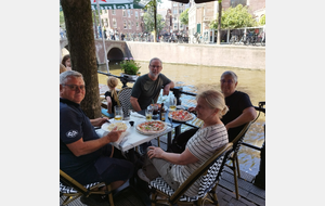 Pause de midi, au bord du canal.